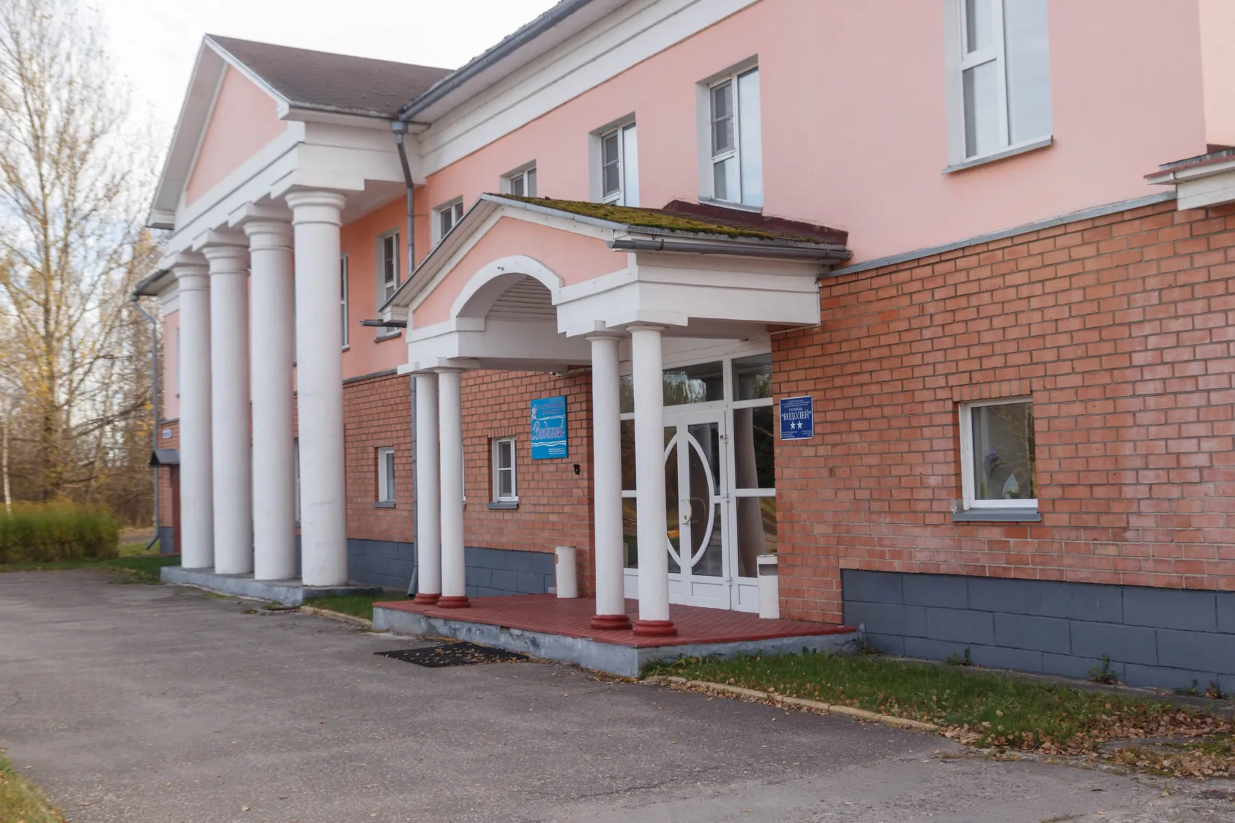 Первый корпус гостиничного комплекса Водолей
